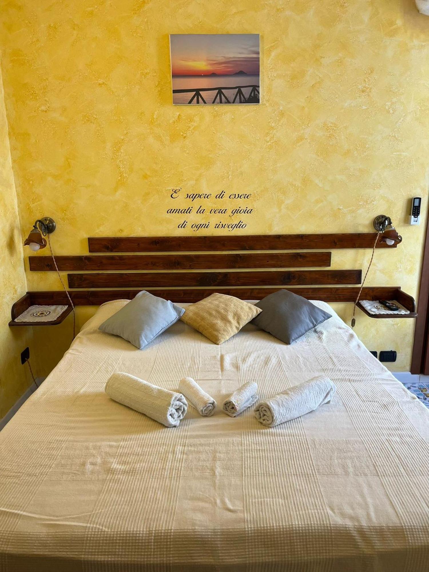 Casa Vacanze Central Cincotta Lipari  Zimmer foto