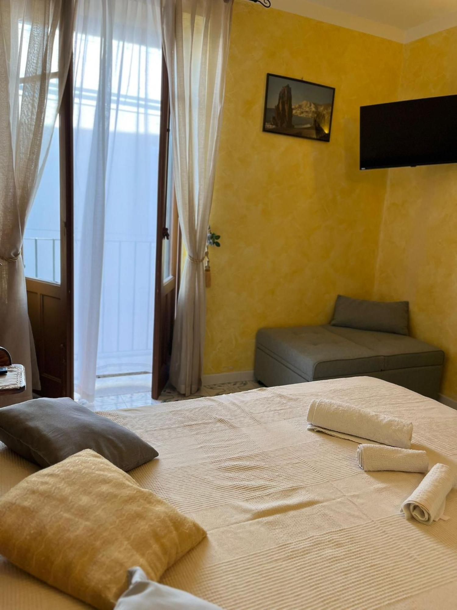 Casa Vacanze Central Cincotta Lipari  Zimmer foto
